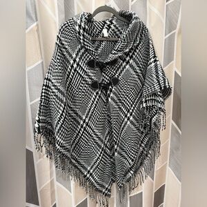 Cato Black and White Poncho